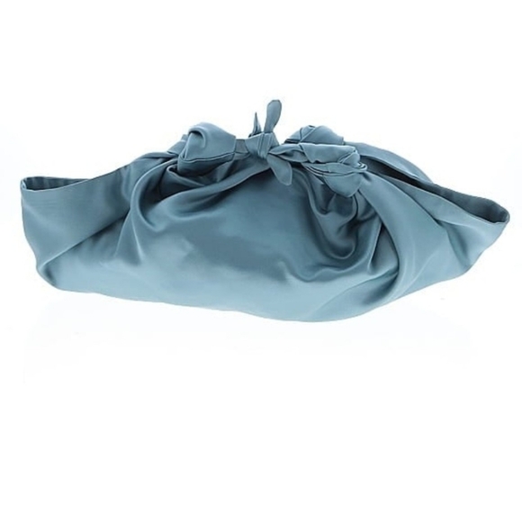 EUC‎ Elegant Blue Clutch